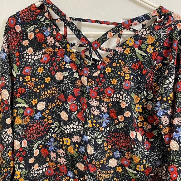 Skies Are Blue Floral Blouse - Picture 8 of 10